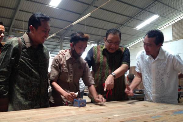  Menteri Puspayoga Melepas Ekspor Furnitur Jateng ke Jepang-Belanda