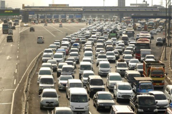 ARUS BALIK LONG WEEKEND: 98.000 Kendaraan Diprediksi Lintasi Gerbang Tol Cikarang
