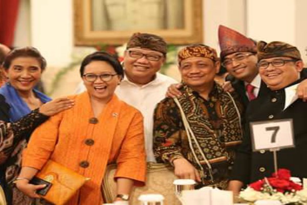  Baju Adat Indonesia Simbol Keberagaman