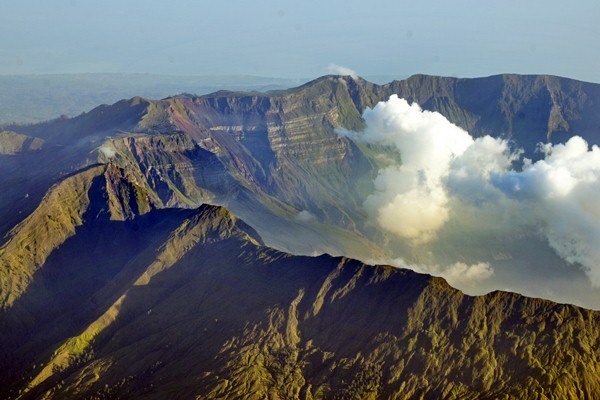  Panorama Kaldera Gunung Tambora