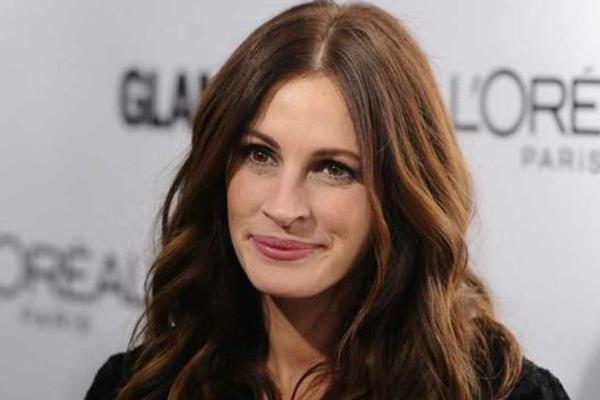  Julia Roberts Perempuan Tercantik Sedunia Versi Majalah “People”