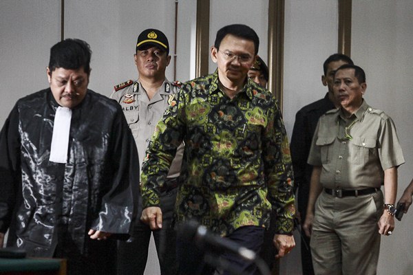  KUASA HUKUM: Ahok Tidak Harus Dipenjara. Dakwaan Jaksa Tunjukkan Keraguan