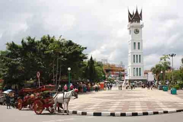  Percepatan Wisata Halal Terhambat