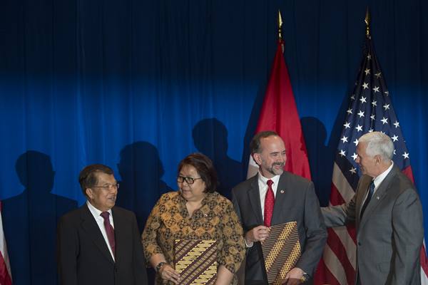  Wapres JK Banggakan Peran Wanita Indonesia ke Mike Pence