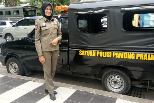  Anggota Satpol PP Perempuan, Negosiator Penegak Perda