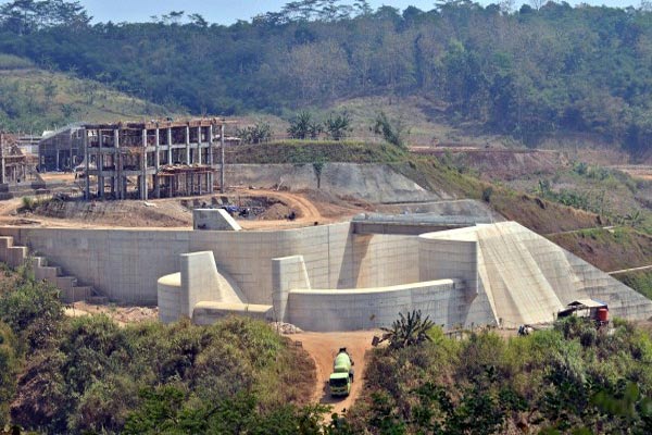  PROYEK INFRASTRUKTUR: Bendungan Marangkayu Dikebut