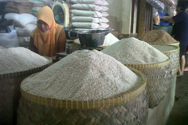  Stok Beras di Cirebon Cukup Hingga Maret 2018