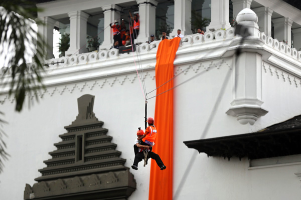  FOTO: Gelar Simulasi, Gedung Sate Siaga Hadapi Bencana