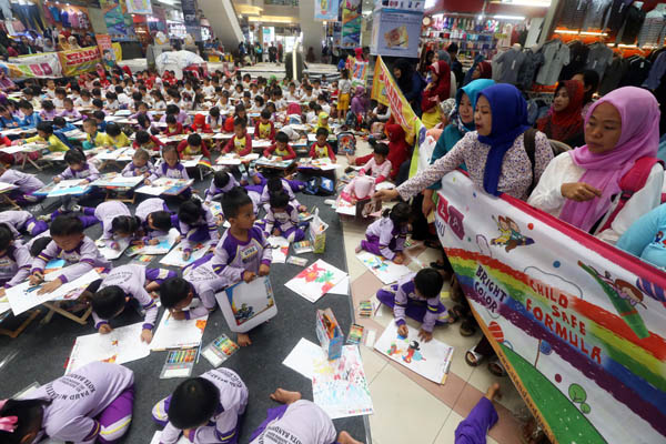  FOTO: Kenalkan Budaya Indonesia dengan Lomba Mewarnai