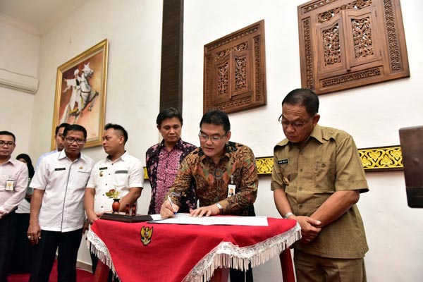  Bank Riau Kepri Serahkan CSR di Kabupaten Lingga