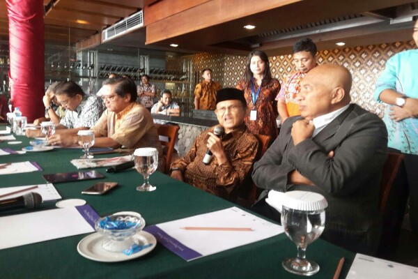  Jempol B.J. Habibie untuk Ketua BP Batam Hatanto Reksodipoetro