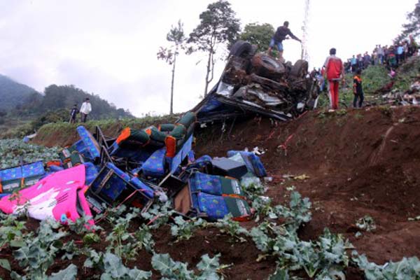  TABRAKAN MAUT CILOTO, PUNCAK: One Way ke Jakarta Dimajukan