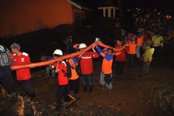  Gubernur Jateng Tinjau Banjir Bandang Magelang