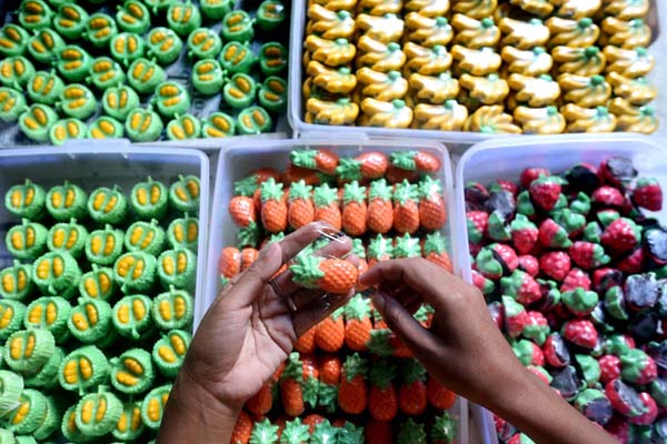  FOTO: Musim Libur Berkah Bagi Produsen Kuliner Khas Ciamis Galendo Coklat