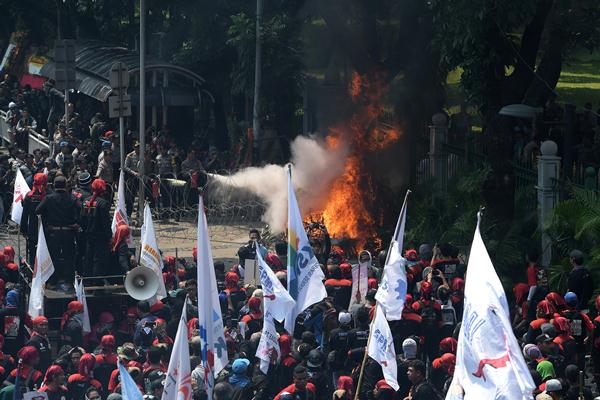  Polisi Selidiki Otak Pembakaran Bunga Ahok-Djarot