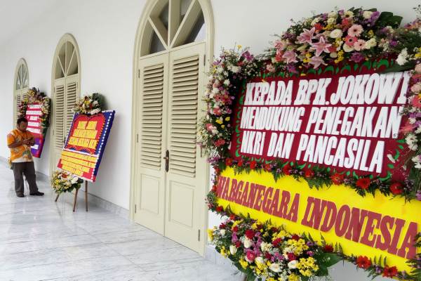  Tak Hanya Balaikota dan Polda, Kantor Presiden Jokowi Juga Ada Karangan Bunga