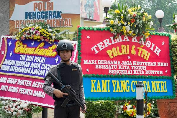  Mabes Polri Juga Banjir Karangan Bunga