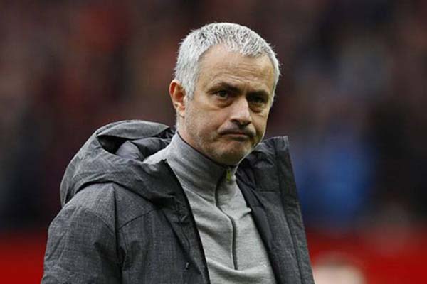  MU Dibekuk Arsenal, Taktik Mourinho Dipertanyakan