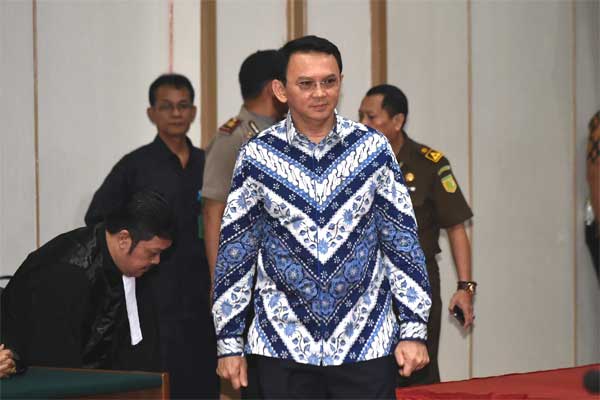  Hakim Vonis Ahok 2 Tahun Penjara