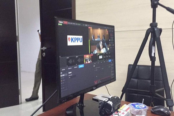  KPPU Gelar Sidang Perdana Perkara Aqua vs Le Minerale