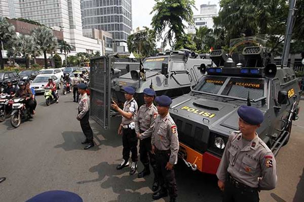  AHOK DIVONIS 2 TAHUN : Barracuda dan Water Canon Siaga di Rutan Cipinang