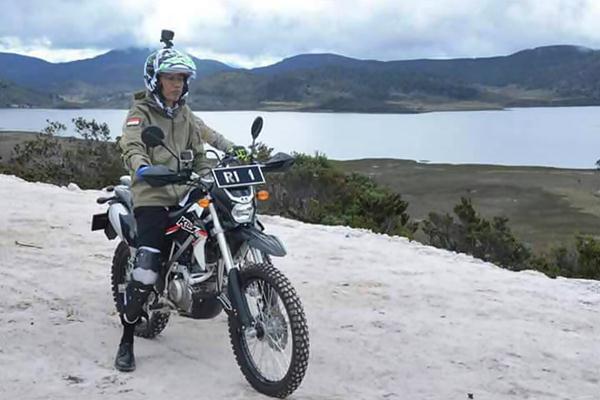  Jokowi Ngetrail di Trans Papua