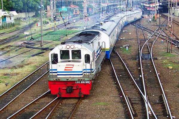  ANGKUTAN LEBARAN: KAI Siapkan Lokomotif & Kereta Cadangan