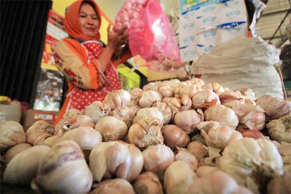  Stabilkan Harga, Bulog Mulai Distribusikan Bawang Putih