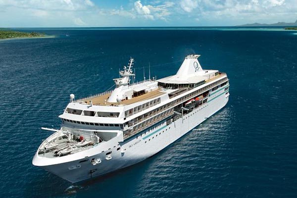  MS Paul Guguin, Kapal Pesiar Bintang 6 Sandar di Lombok