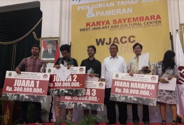  Pemenang Sayembara Gedung Kesenian Jawa Barat Adalah....