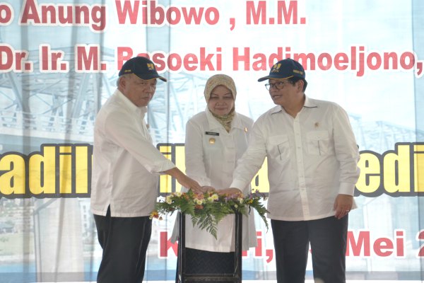  Groundbreaking Jembatan Ngadiluwih, Menteri PUPR Bilang Cuma Tukang