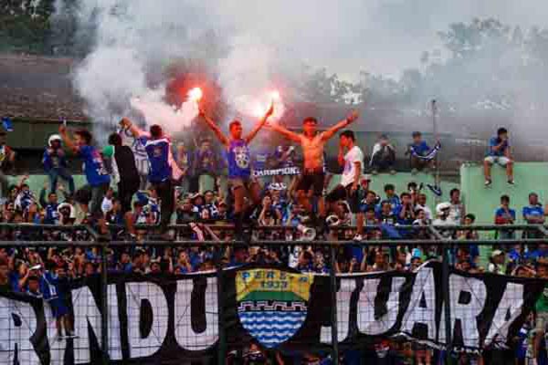  Persib Kena Hukuman dari Komdis Gara-gara Suporternya