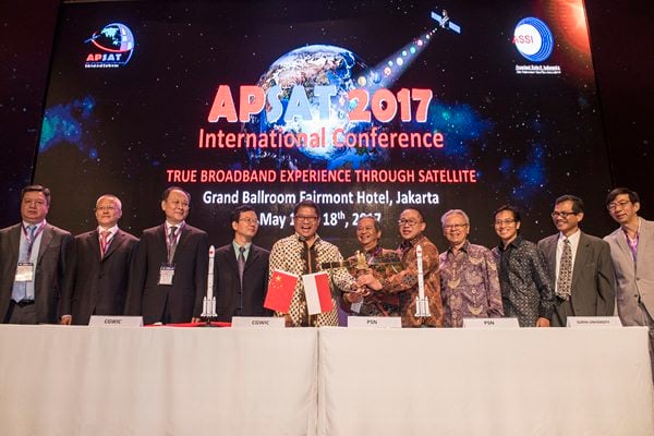  Kesepakatan Pembelian Satelit Palapa Nusantara 1