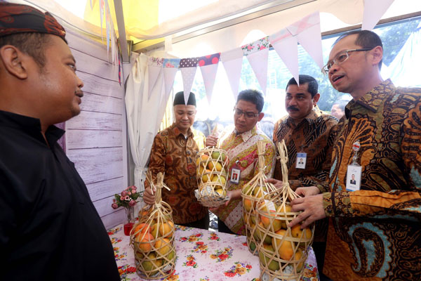  FOTO: Rayakan HUT ke-56, Bank BJB Gelar Bazaar UMKM dan Travel Fair