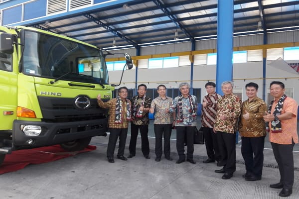  Hino Resmikan 3S Showroom Kediri