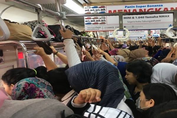  Ini Sebabnya Gerbong Wanita di KRL \'Lebih Ganas\'