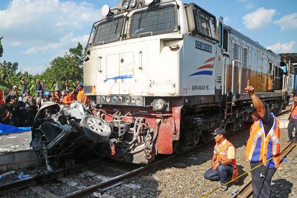  Kereta Argo Bromo Anggrek Tabrak Mobil di Grobogan