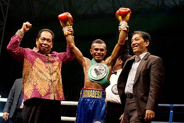  Tibo Monabesa Pertahankan Gelar Juara Dunia WBC