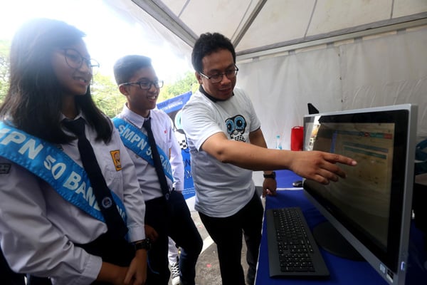  FOTO: Monitoring Siswa, Pemkot Bandung Luncurkan Aplikasi \"Tongsis\"