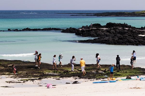  DSTINASI FAVORIT: Turis China Serbu Jeju, Wisman Korsel Gemar ke Jepang