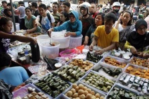  Bulan Puasa, Transjakarta Sediakan Takjil untuk Penumpang