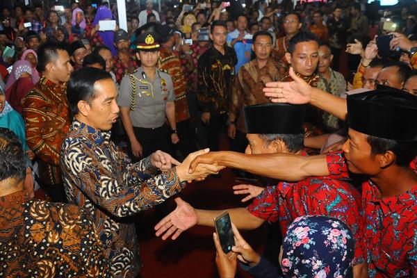  Presiden Bagikan Sertifikat Tanah di Malang