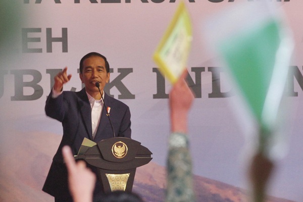  Presiden Jokowi Serahkan 10.038 Sertifikat Tanah