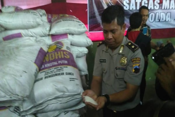  Polisi Gerebek Gudang Penimbun Gula Pasir 39 Ton