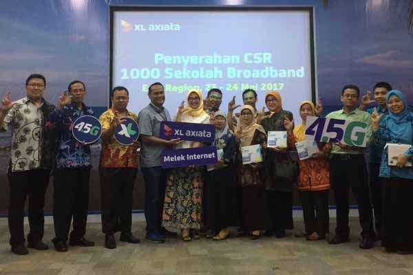  XL Axiata Donasi ke 103 Sekolah di Surabaya