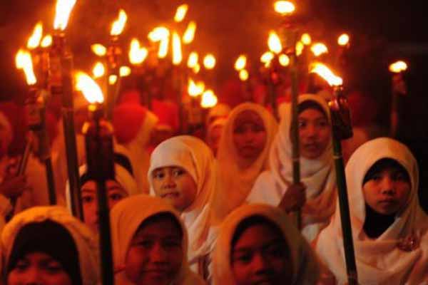  Pawai 1.000 Obor Sambut Ramadan di Madiun