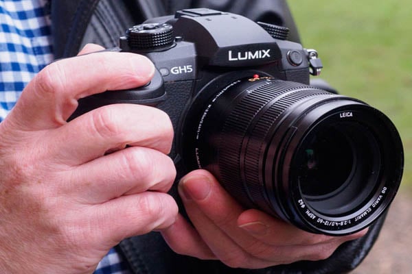  Lumix DC-GH5, Kamera Mirrorless Panasonic Teranyar