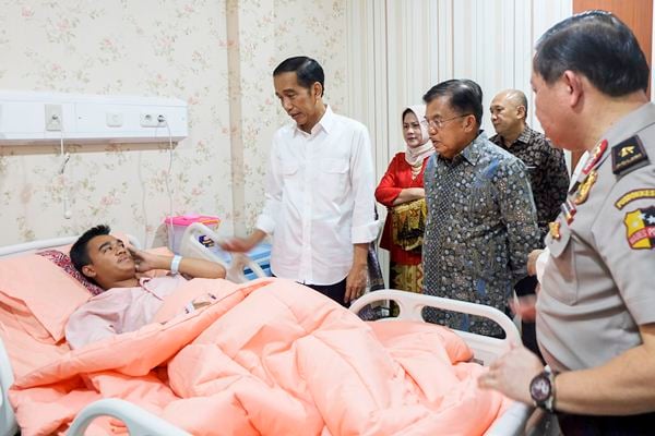  Presiden Jokowi dan Wapres JK Jenguk Korban Bom Kampung Melayu