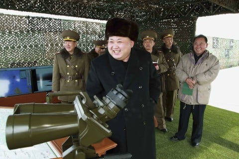  Kim Jong Un Pimpin Langsung Uji Coba Senjata. Tantang Serangan Militer AS?