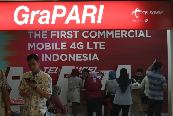  STRATEGI TELKOMSEL : Transformasi di Tengah Disrupsi